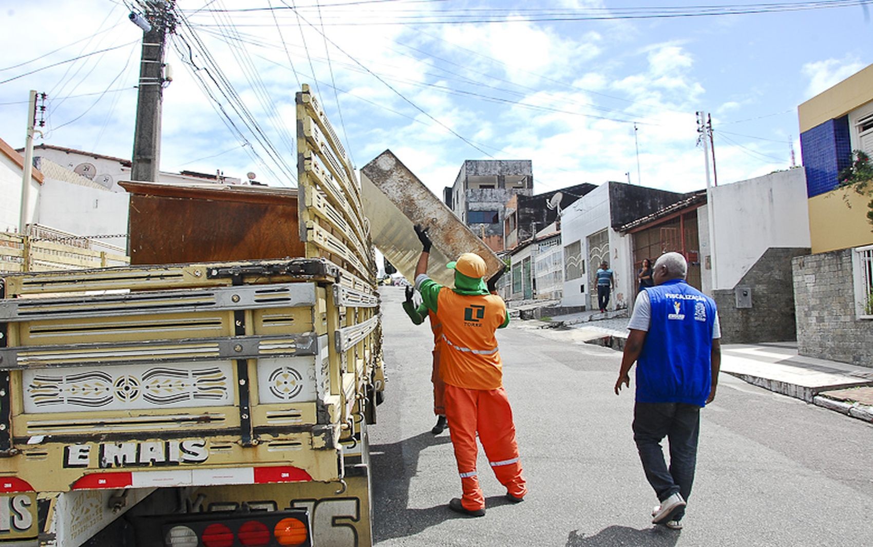 Serviço gratuito coleta material sem serventia em Aracaju; confira bairros