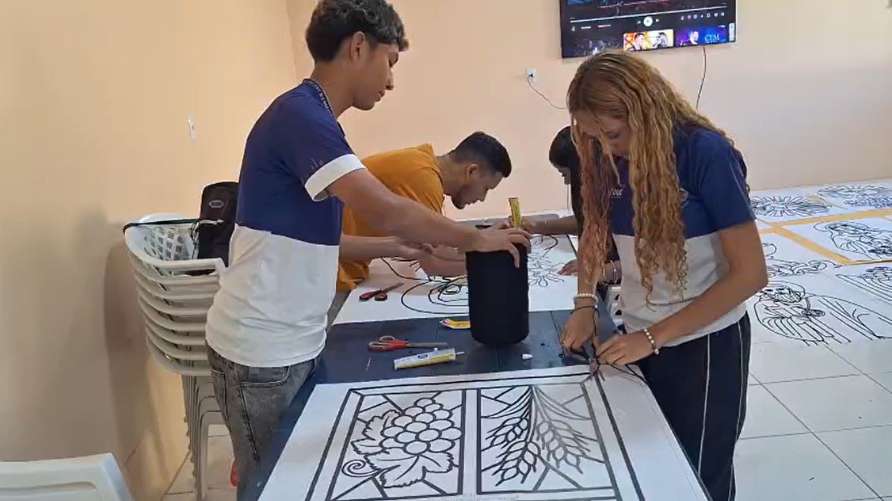 Fiéis mantêm viva tradição dos tapetes de Corpus Christi no Amazonas