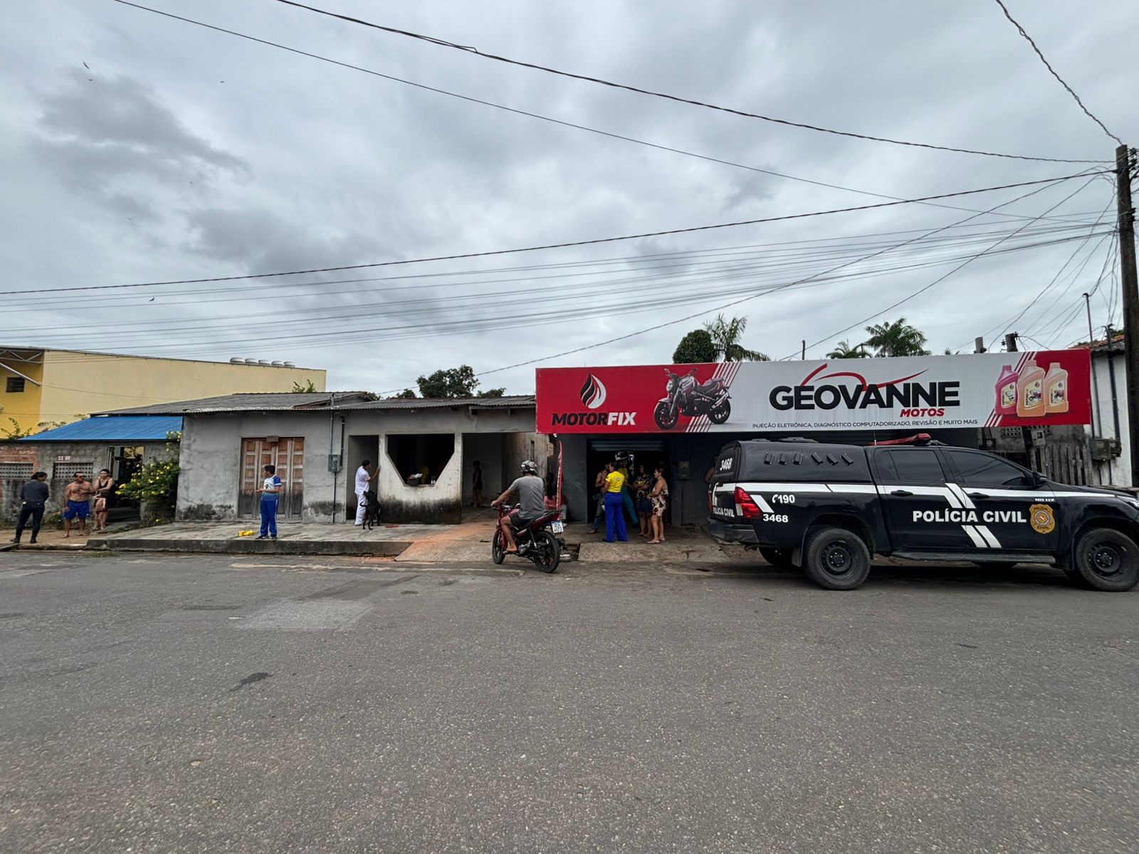 Homem dá 'vassourada' em criminoso durante tentativa de homicídio em Oriximiná