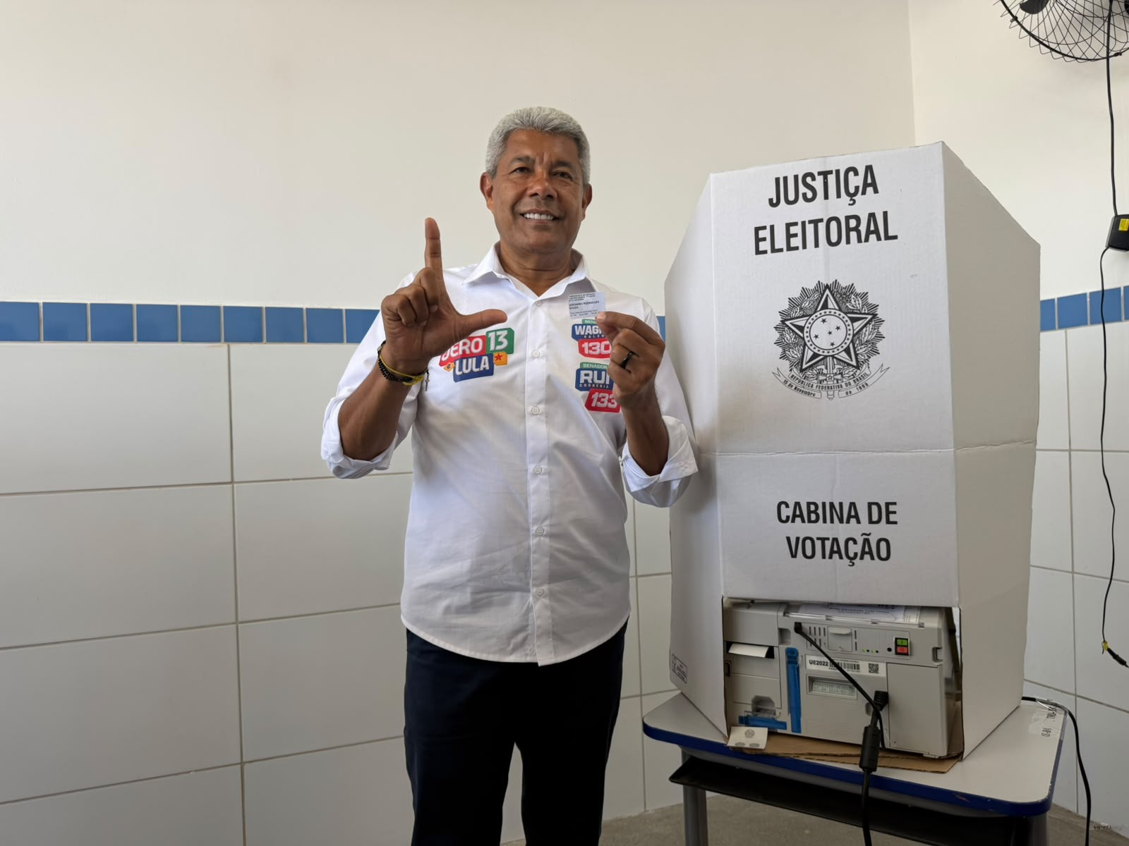 Jerônimo Rodrigues (PT) vota em Salvador