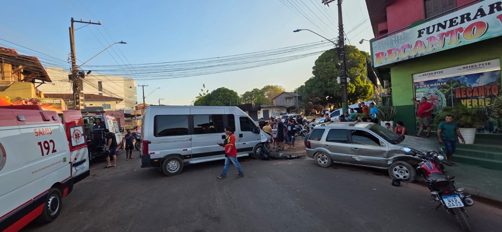 Acidente entre van, carro e moto deixa quatro feridos em Santarém; motorista é suspeito de embriaguez