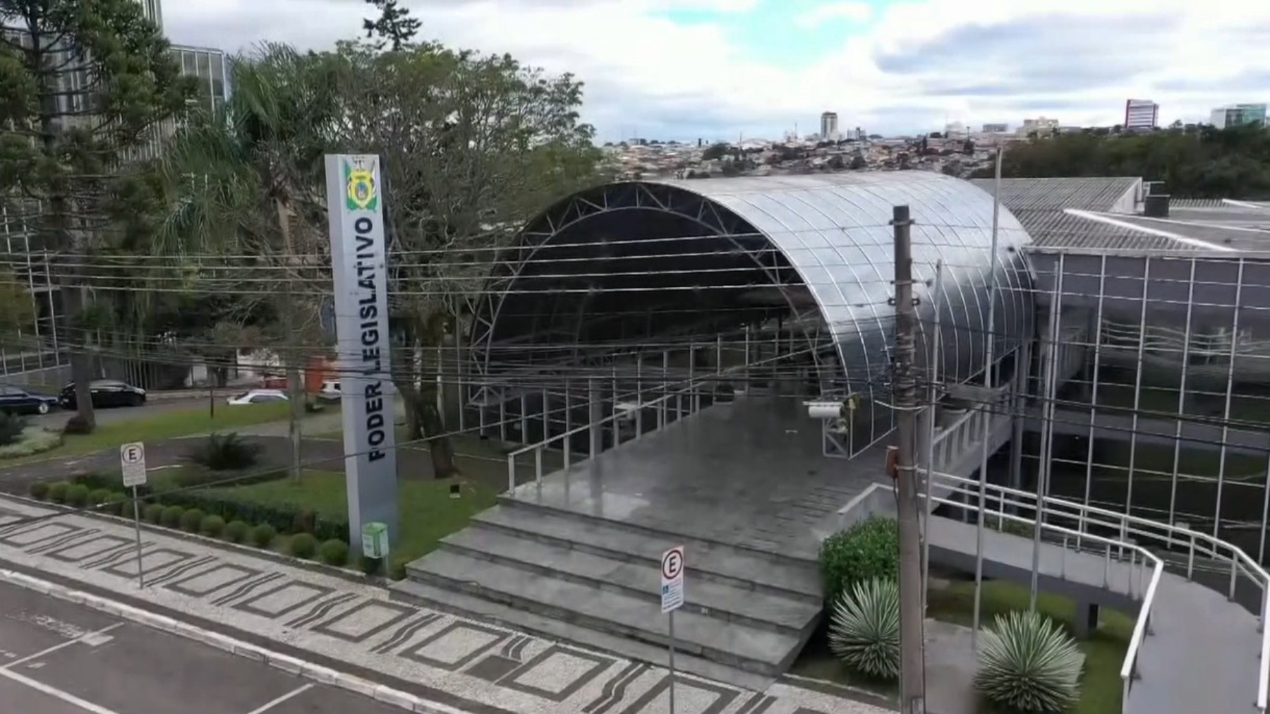 Empresário é suspeito de se apropriar de salários de estagiários de câmara de vereadores do Paraná