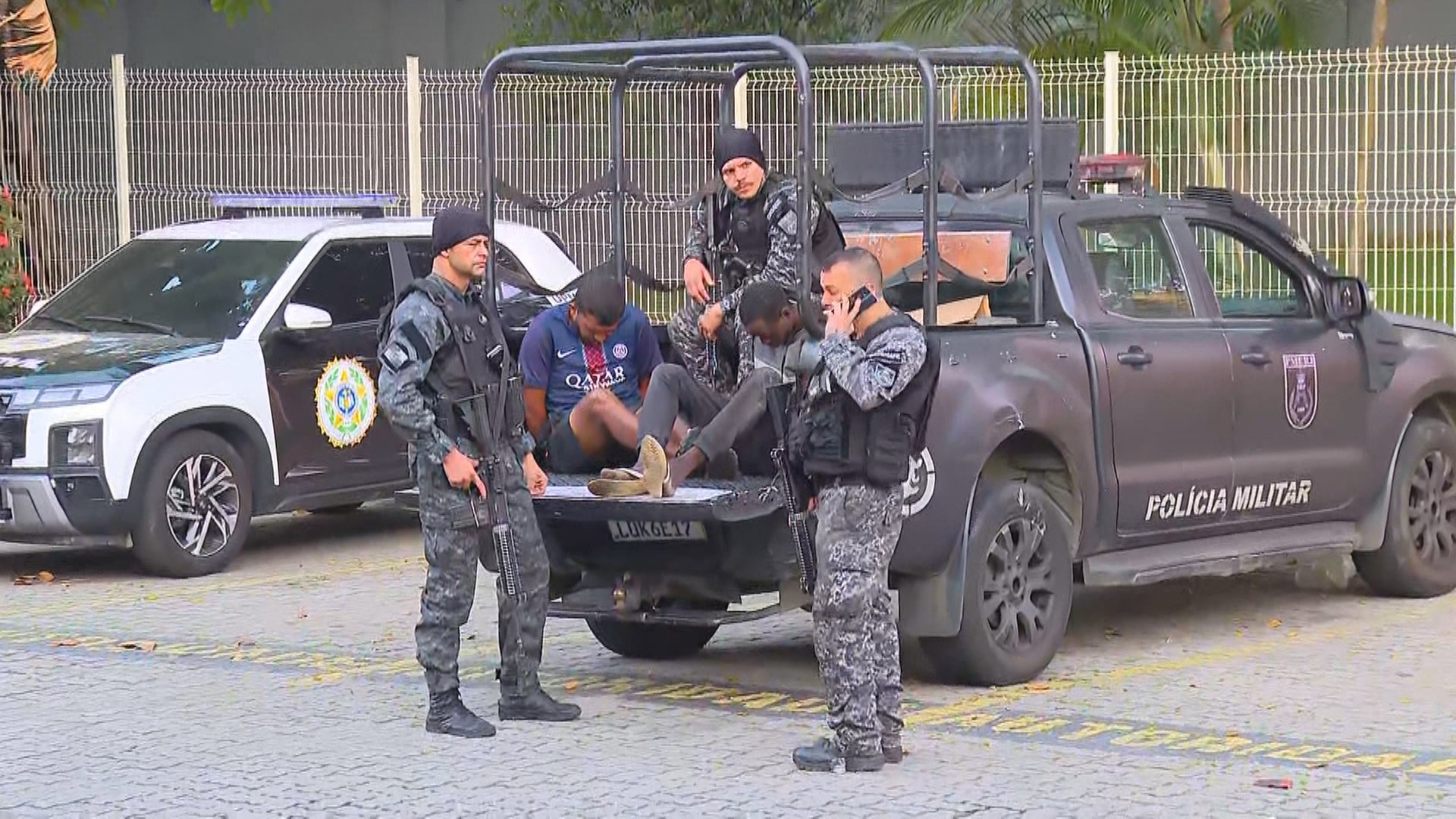 Polícia faz operação para cumprir mais de 40 mandados de prisão contra integrantes do TCP na Zona Norte do Rio