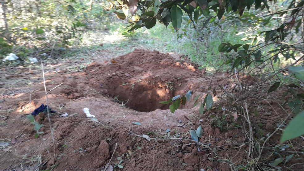 Cova onde corpo de adolescente foi encontrado enterrado em Porto Velho — Foto: Divulgação
