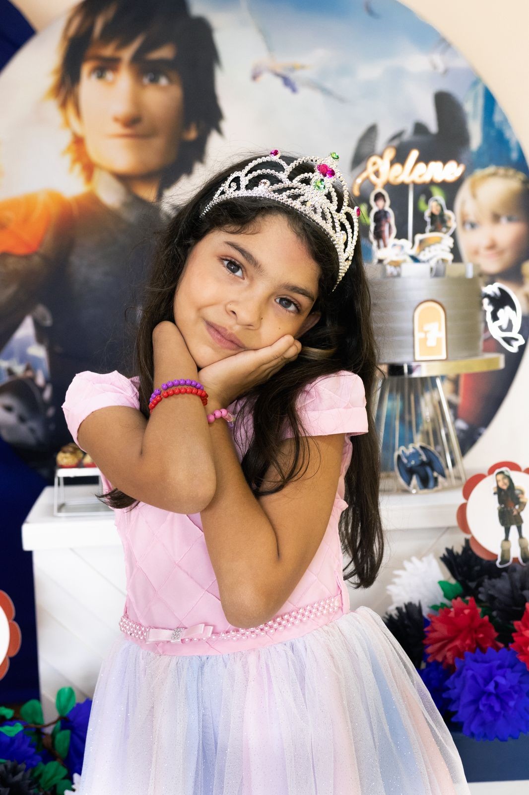 Menina de 7 anos que perdeu membros precisa de tratamento fora de PE para não perder a visão