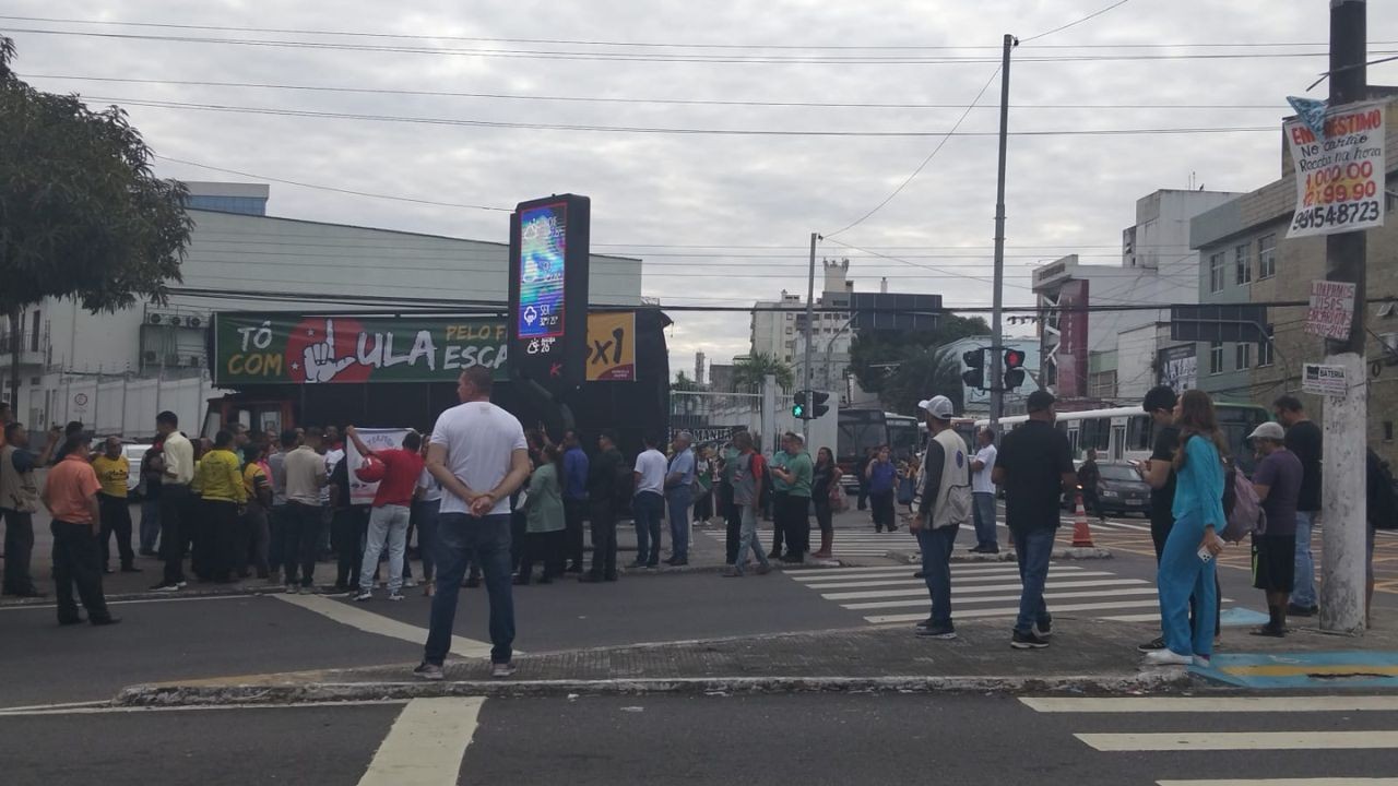 Rodoviários fazem paralisação em Manaus pelo fim da escala 6x1