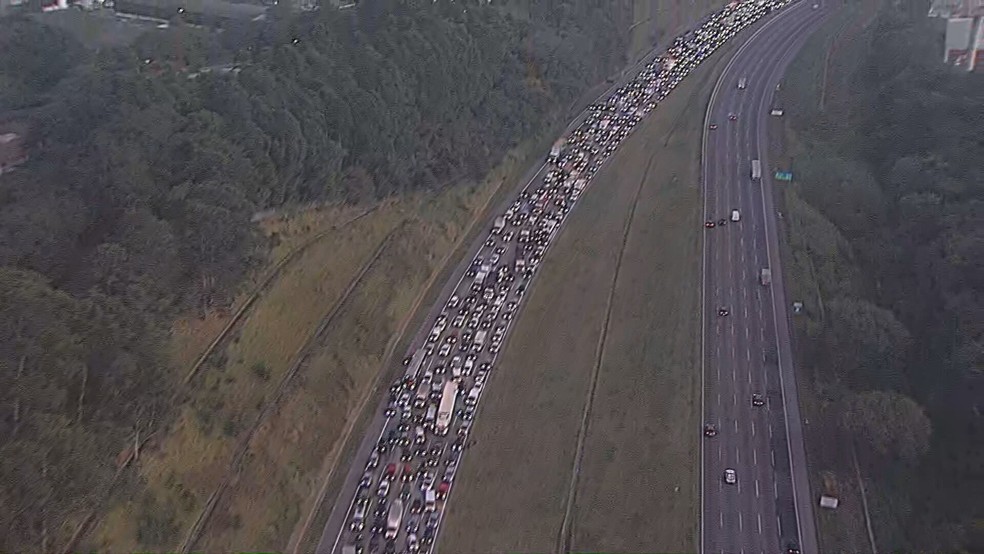 Rodovia dos Bandeirantes sentido capital tem mais de 7km de congestionamento — Foto: Reprodução/TV Globo