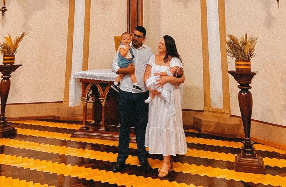 Elikson, Vitória e os filhos: família vive em Canoas (RS) — Foto: Arquivo pessoal