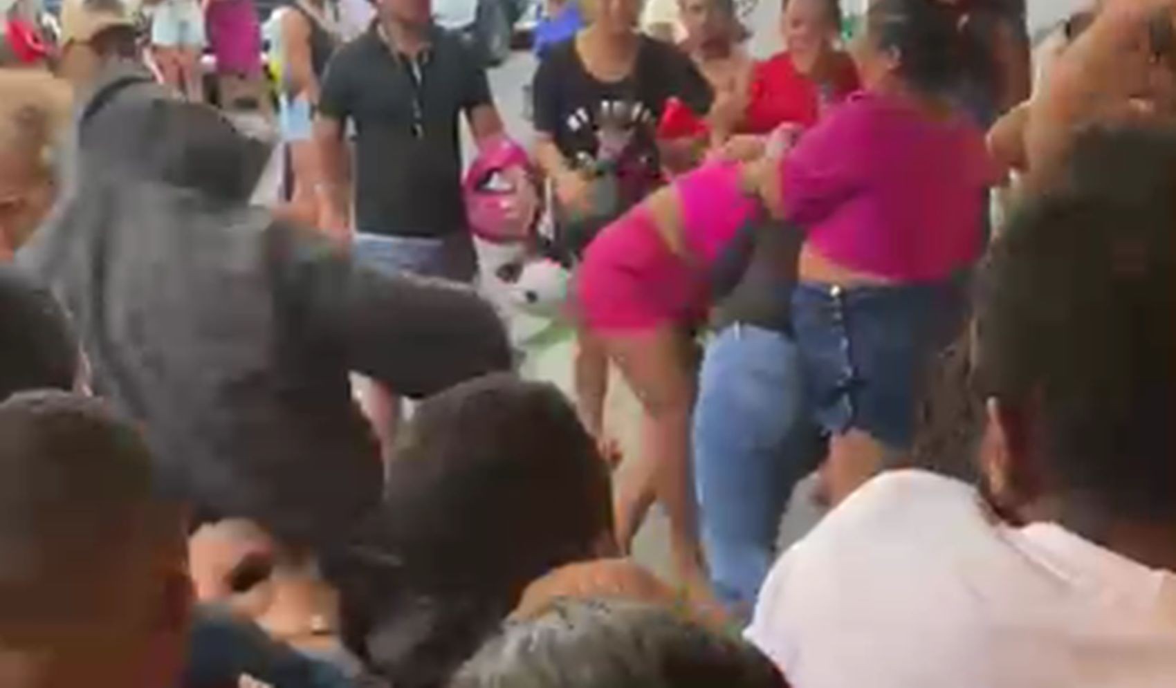 Dia das Crianças: promoção de loja em Aracaju termina em confusão; VÍDEO