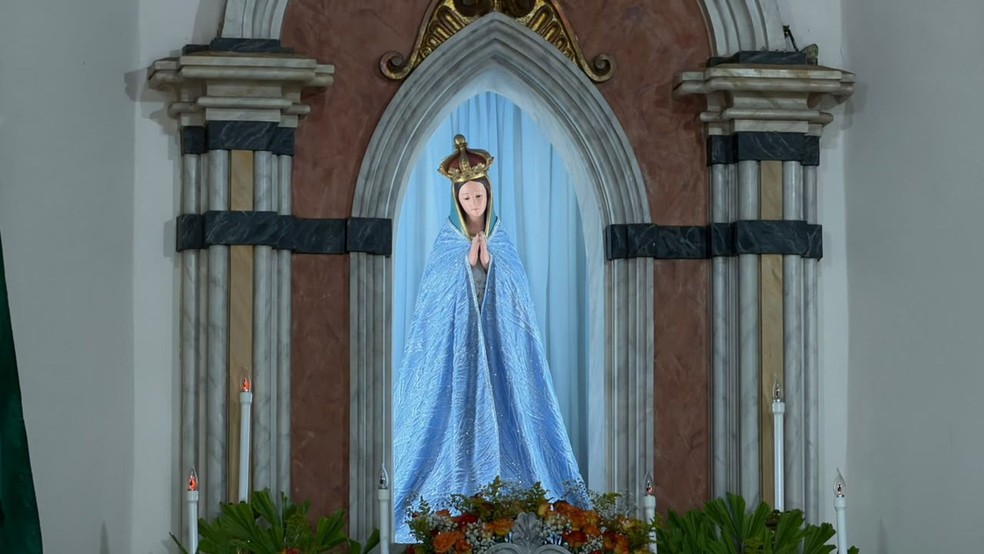 1 de 3
Imagem de Nossa Senhora em S&atilde;o Manuel foi feita em f&aacute;brica de Portugal e por isso possui tra&ccedil;os europeus &mdash; Foto: Marcos Pellegetti / TV TEM