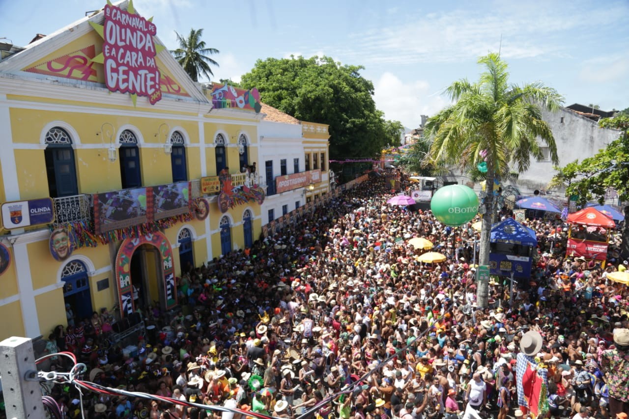 Desfile dos bonecos de Olinda neste carnaval