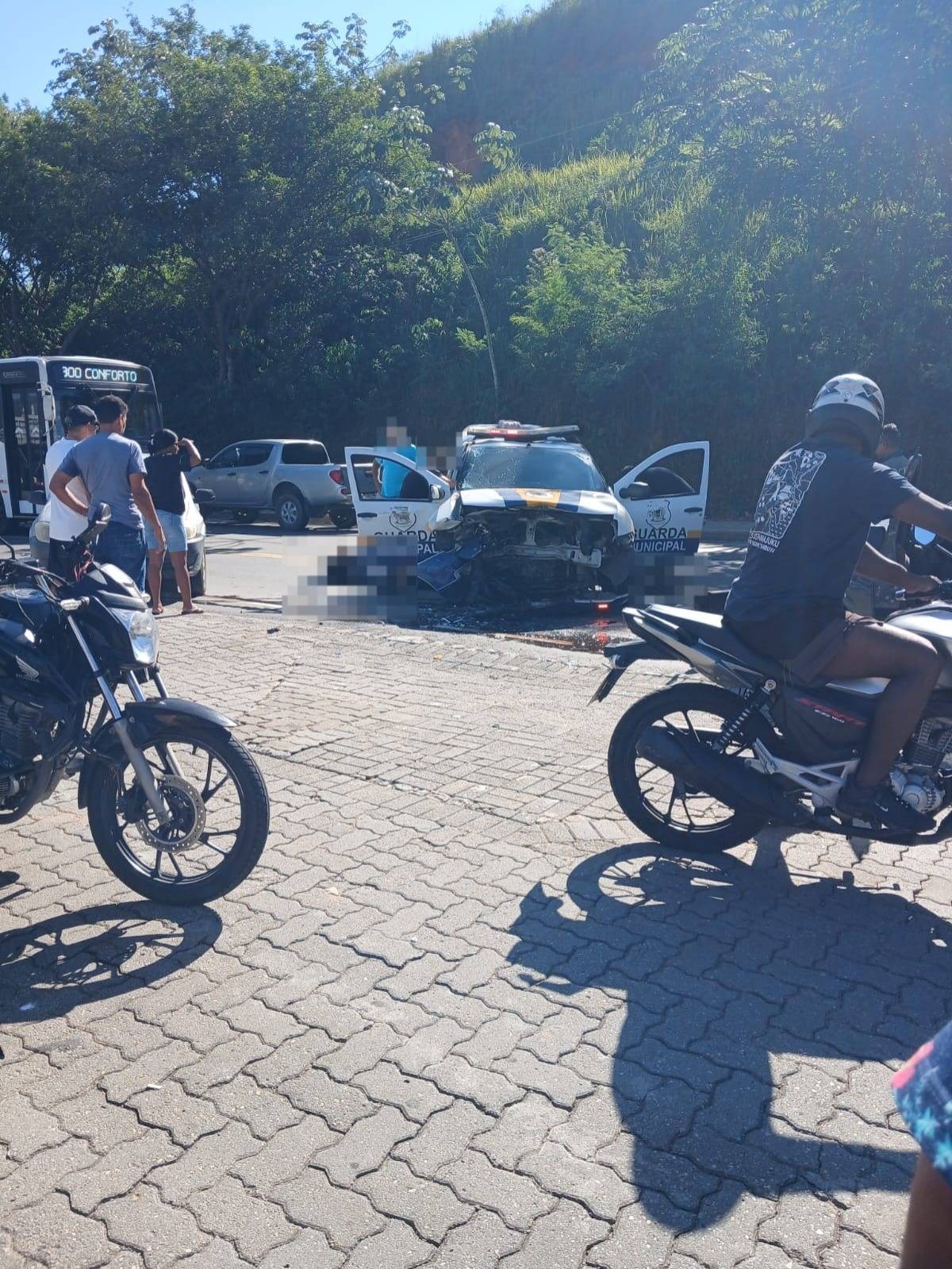 Carro da Guarda Municipal se envolve em acidente com outro veículo em Volta Redonda