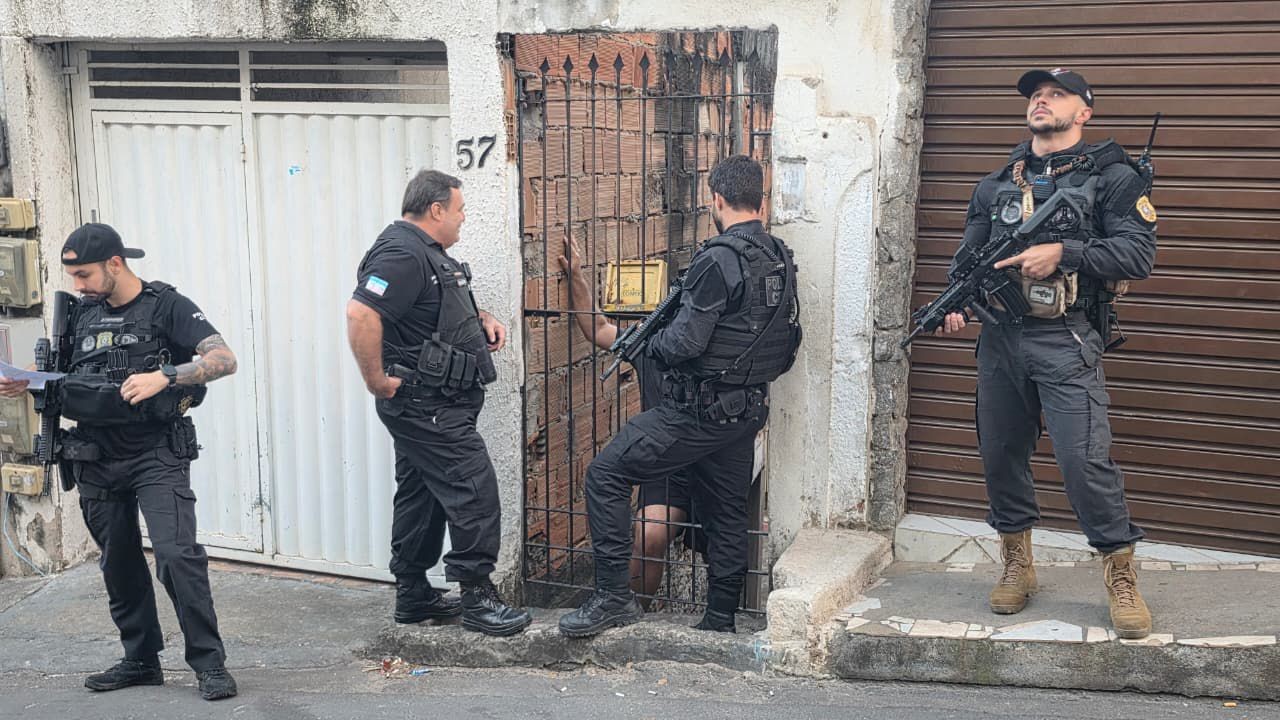 Golpistas descobrem falha em sistema bancário e usam até a avó para sacar dinheiro mesmo sem saldo em contas