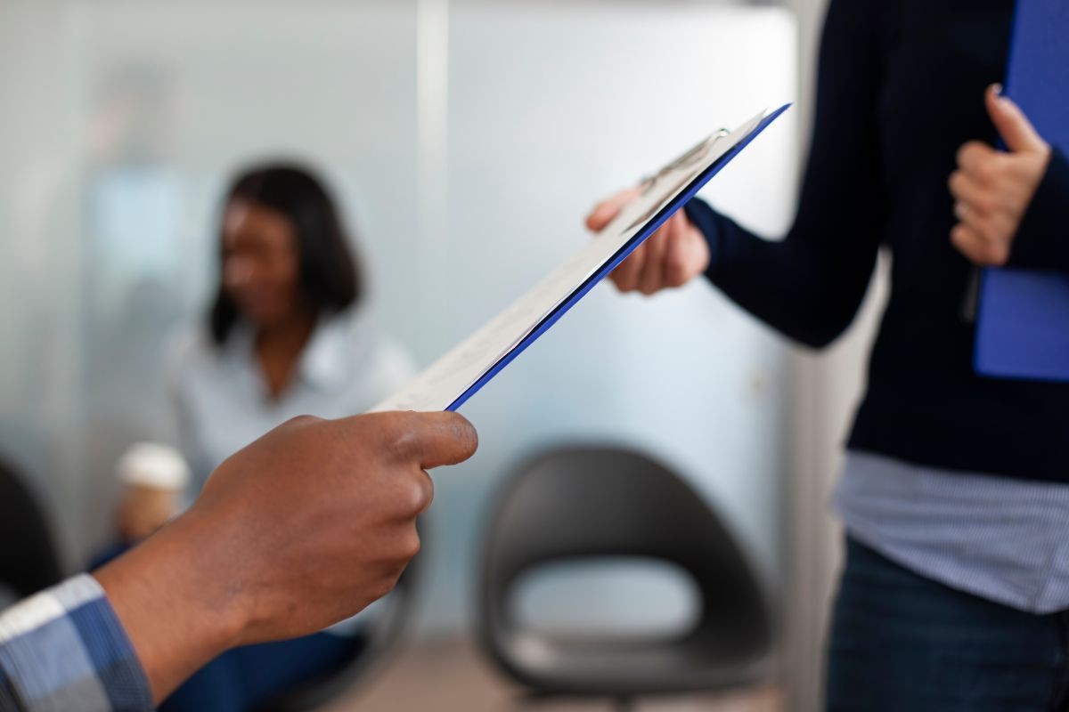 Processo seletivo abre 900 vagas com salários de até R$ 3,2 mil para diversas áreas em Campo Grande