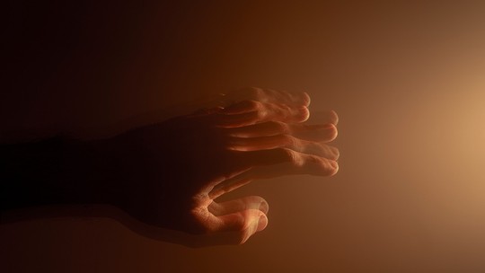 Parkinson pode começar nos rins e não no cérebro, aponta estudo - Pesquisa chinesa sugere que depósitos nos rins podem dar início ao Parkinson antes dos sintomas cerebrais.
