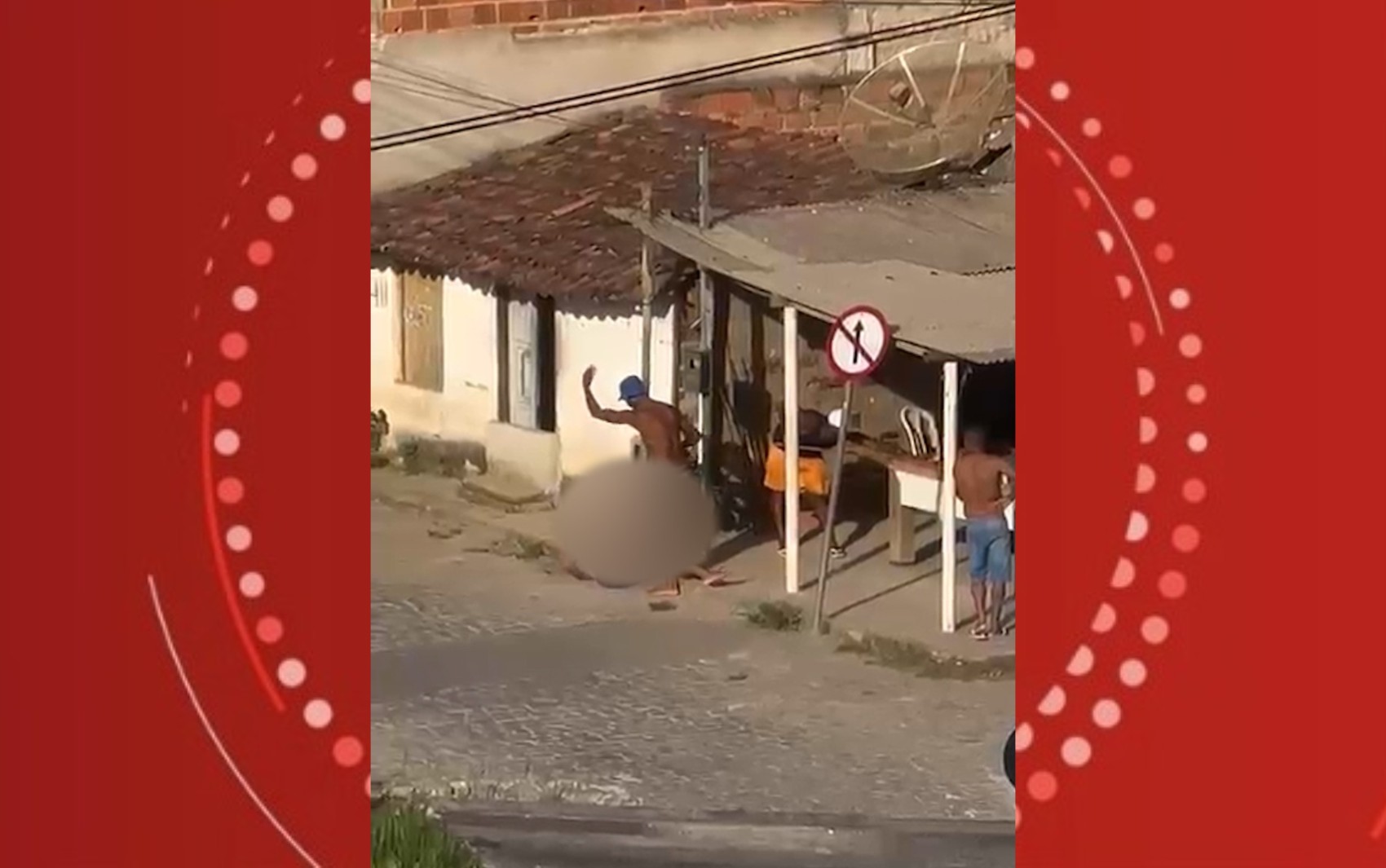 VÍDEO: mulher é agredida no meio da rua por companheiro na Bahia; homem foi preso