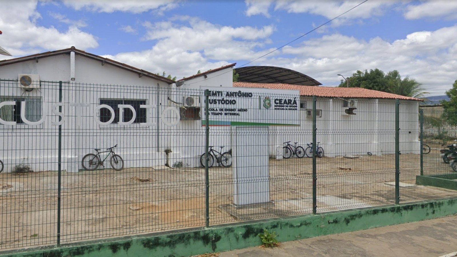 Adolescente fere colega dentro de escola no Ceará após discussão