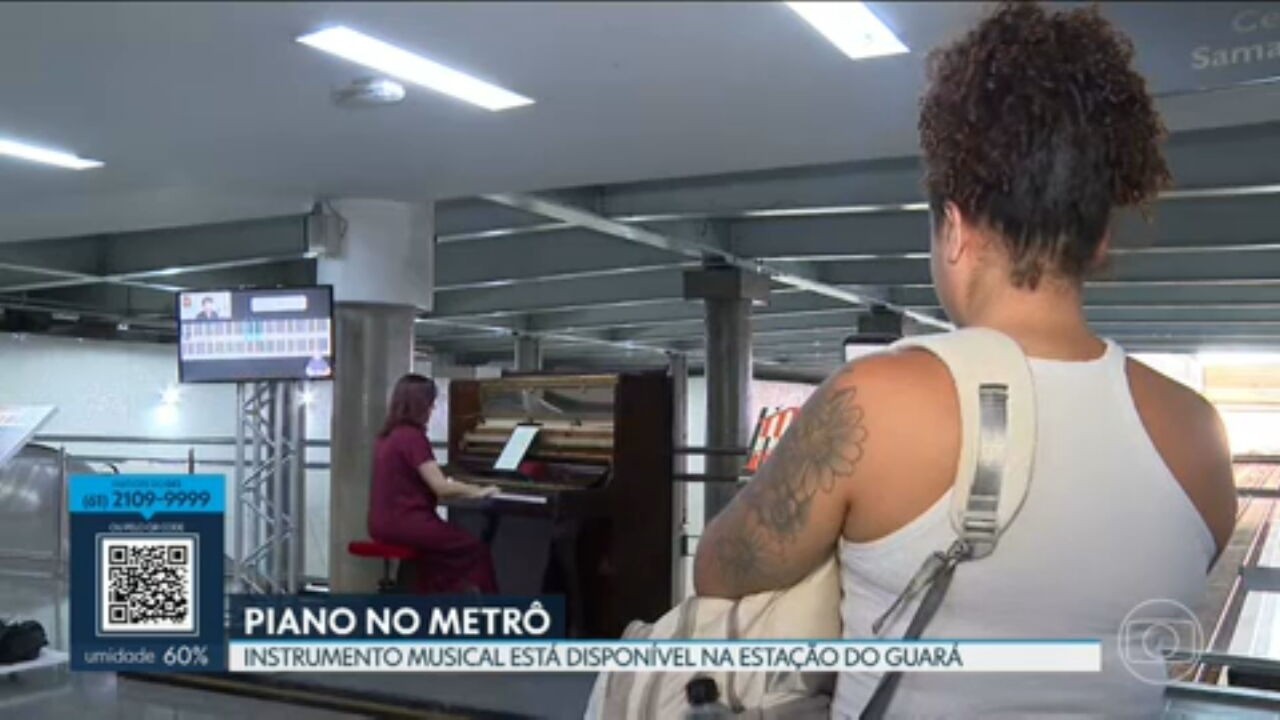 'Piano no metrô': estação no DF tem instrumento livre e encanta passageiros