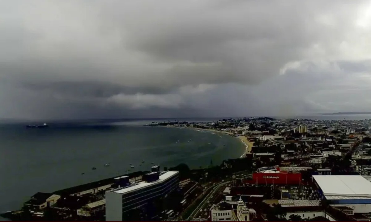 Inmet emite alerta de chuvas intensas com ventos de até 60 km/h para 39 cidades da Bahia