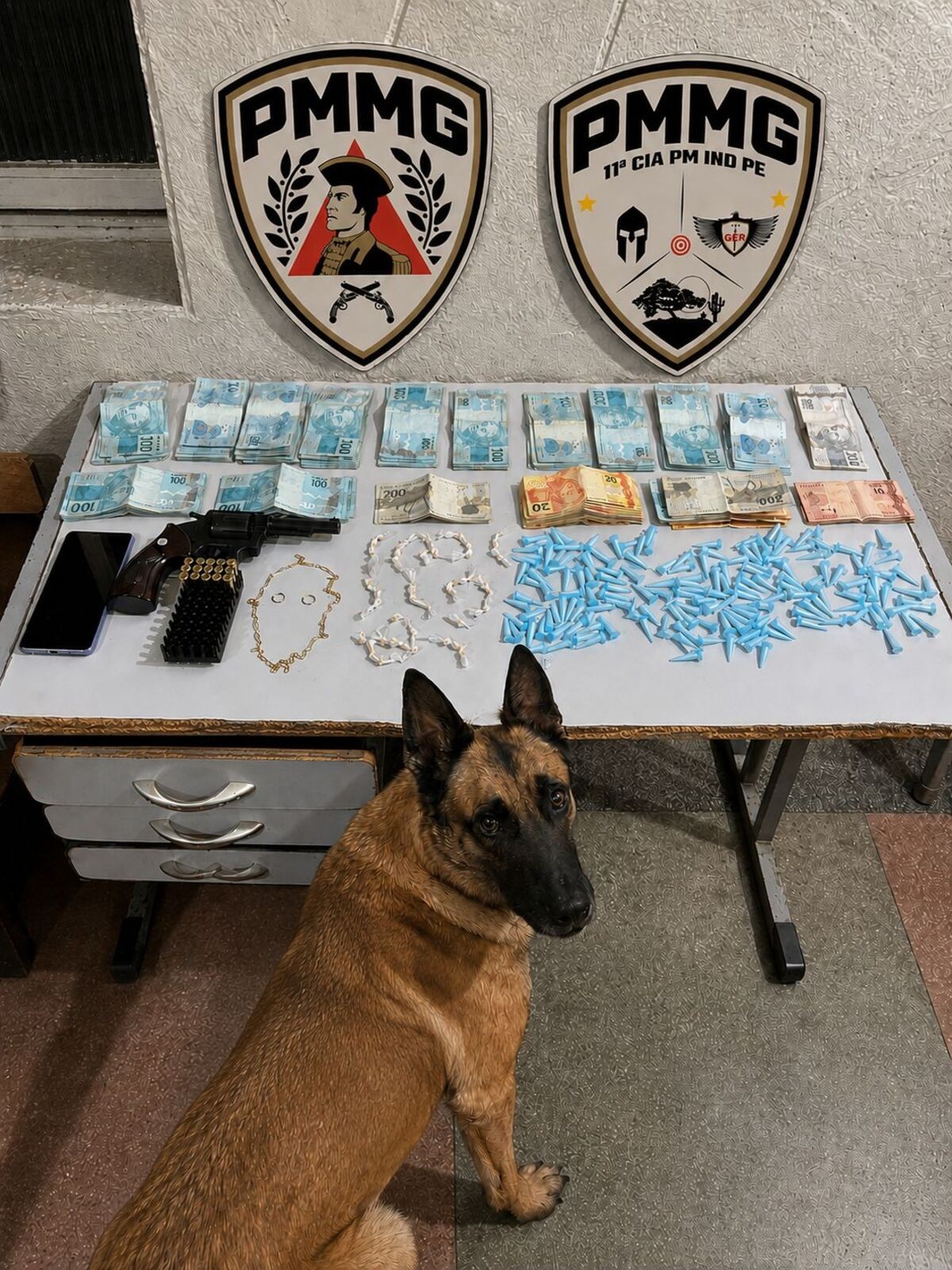 Homem é preso com arma, munições, drogas e R$ 16 mil em Montes Claros
