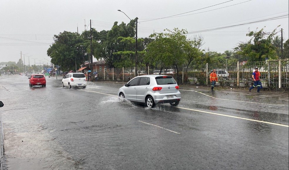 Ruas tiveram poucos pontos de acúmulo de água, em João Pessoa — Foto: Antonio Vieira/TV Cabo Branco
