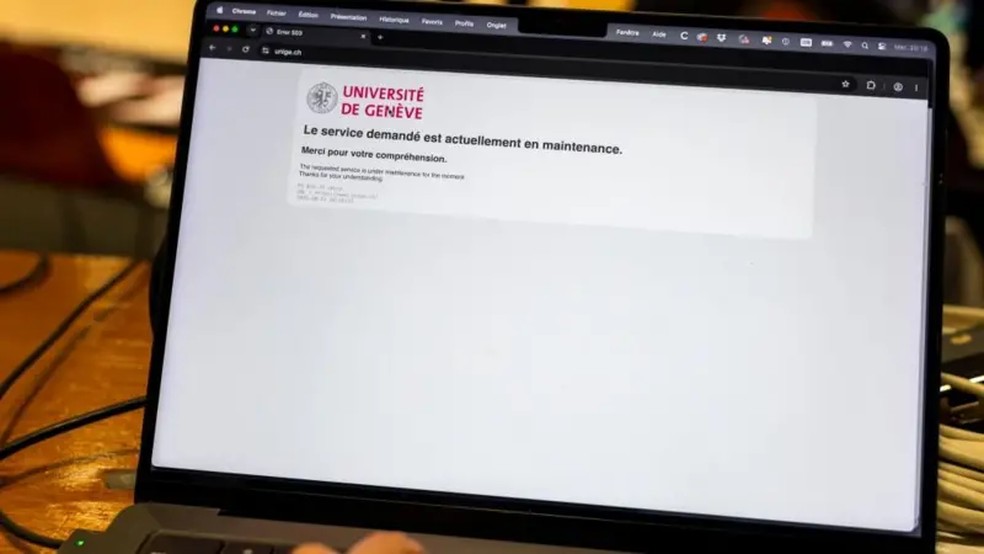 Sites como o da Universidade de Genebra foram desativados na quarta-feira — Foto: EPA via BBC