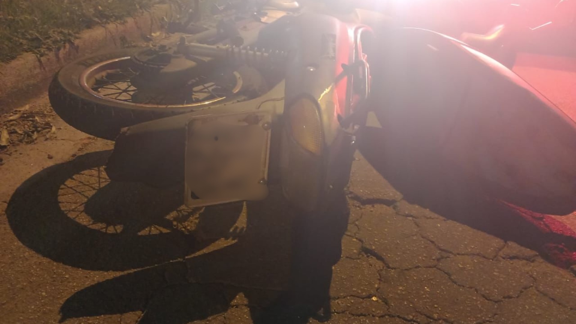 Motociclista morre ao perder o controle da direção e atingir poste de energia em avenida de Jundiaí 