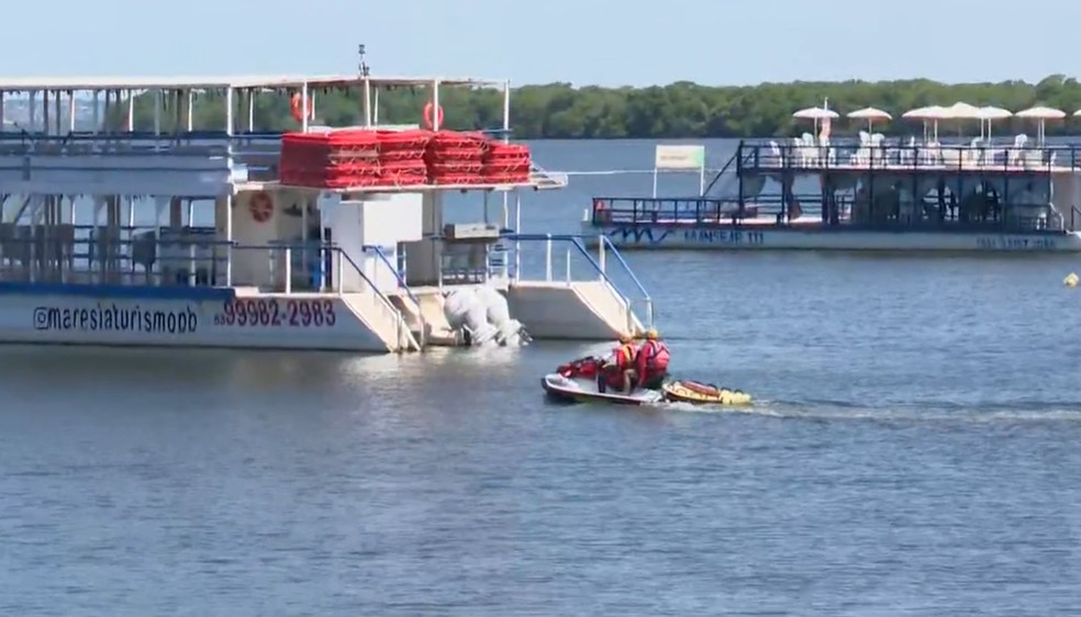 Região onde médico se afogou, na praia do Jacaré, na PB, não é indicada para o banho, diz Bombeiros — Foto: Reprodução/TV Cabo Branco