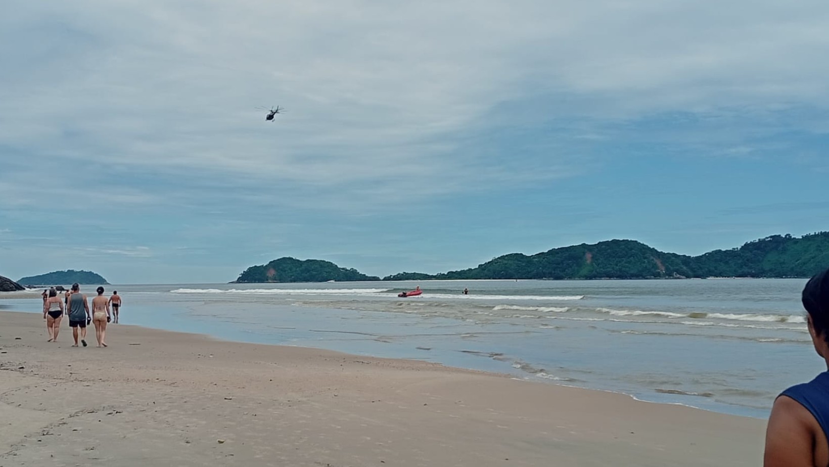 Bombeiros entram no 4º dia de buscas por adolescente que desapareceu em praia de São Sebastião