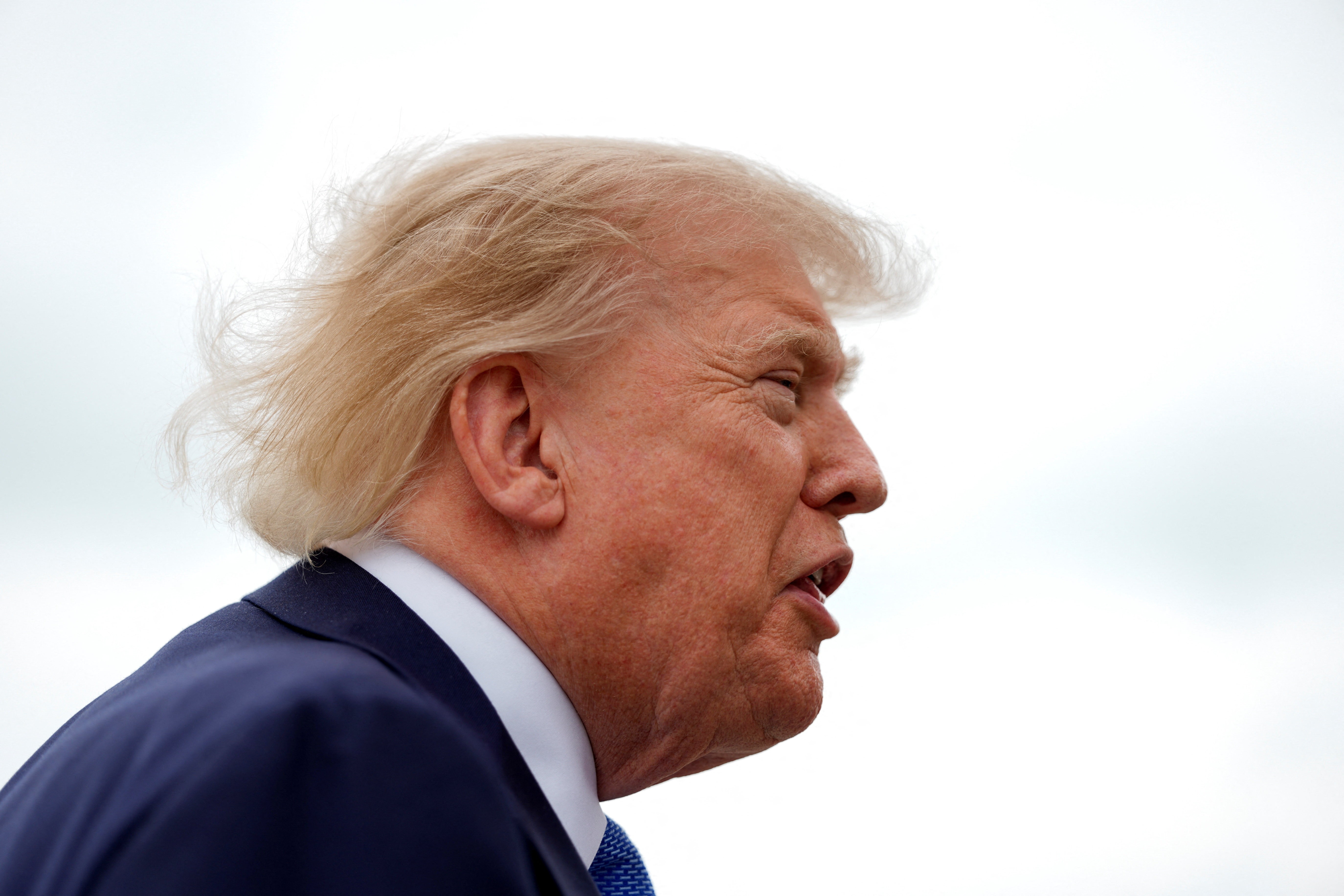 Trump minimiza crise em porta-aviões dos EUA e diz que 260 dias no mar 'não são nem de longe suficientes'