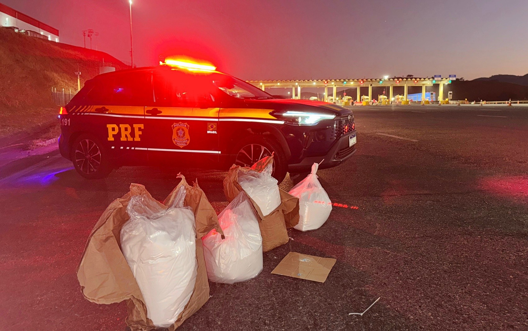 Casal é preso com mais de 90 kg de cocaína na Rodovia Fernão Dias, em Cambuí, MG