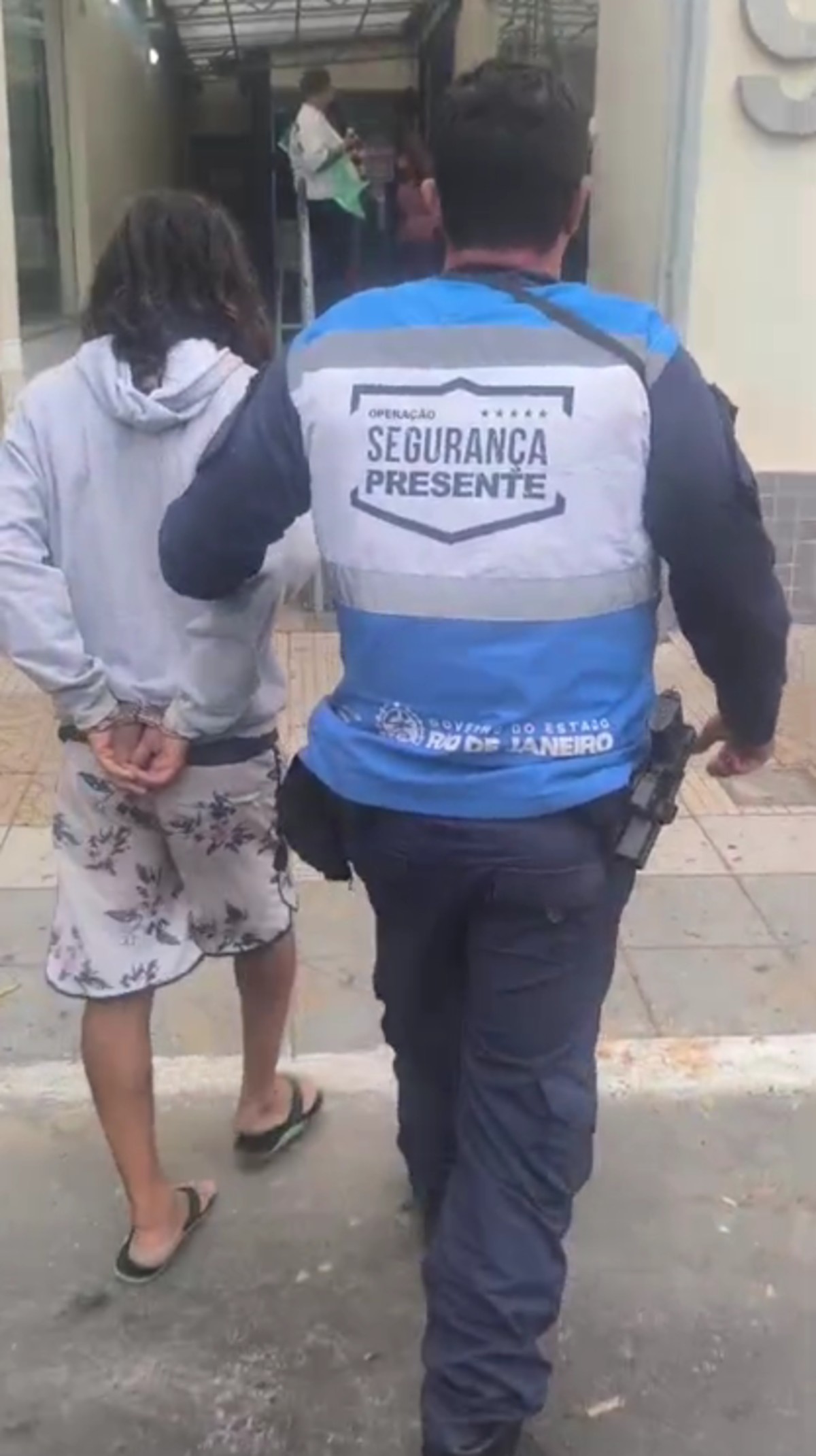 Homem que estava foragido por furto qualificado é preso em Volta Redonda 