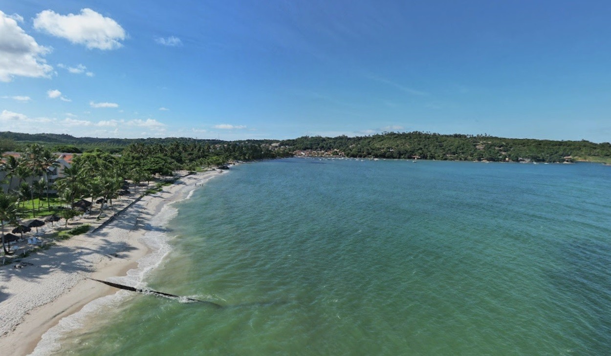 Mulher desaparece no mar e homem é resgatado após acidente de lancha na praia de Suape, no Grande Recife 