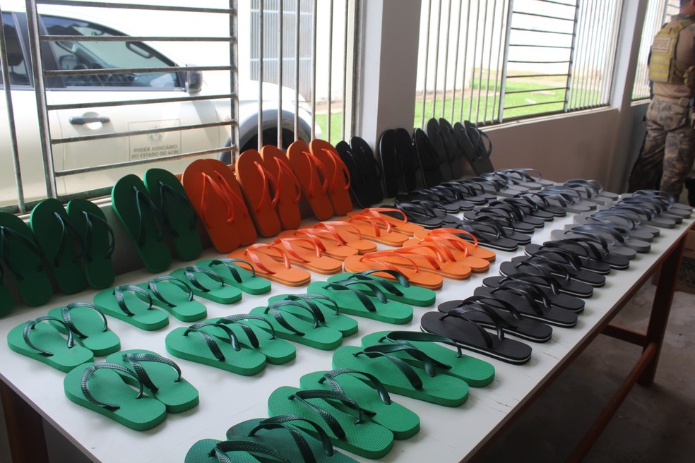 Fábrica conta com 27 máquinas e deverá ser expandida a outros presídios do estado — Foto: Zayra Amorim/Iapen