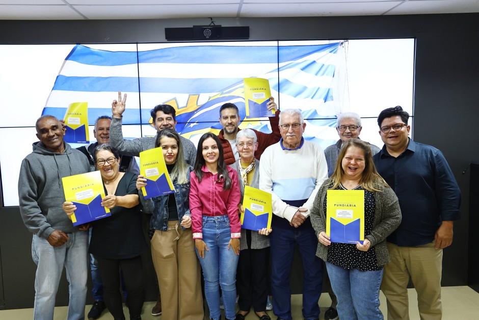 Prefeitura entrega títulos de propriedade para novas famílias