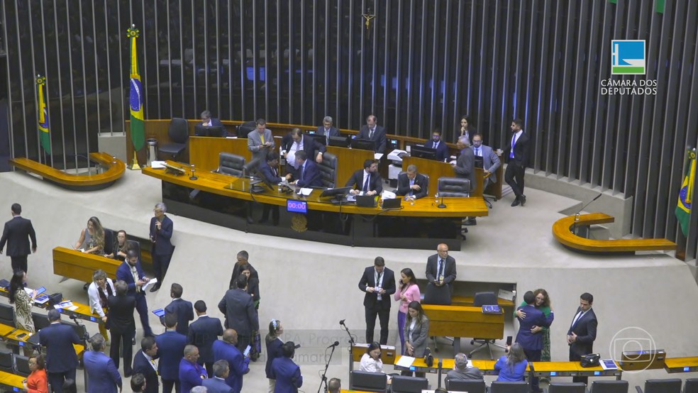 Deputados aprovam texto-base da regulamentação da reforma tributária: 336 votos a favor e 142 contra — Foto: Jornal Nacional/ Reprodução