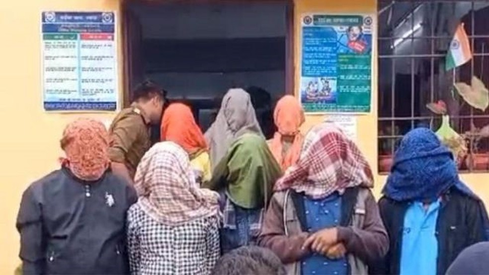 A polícia já prendeu oito homens envolvidos com o golpe da gravidez na Índia;18 estão foragidos — Foto: BBC