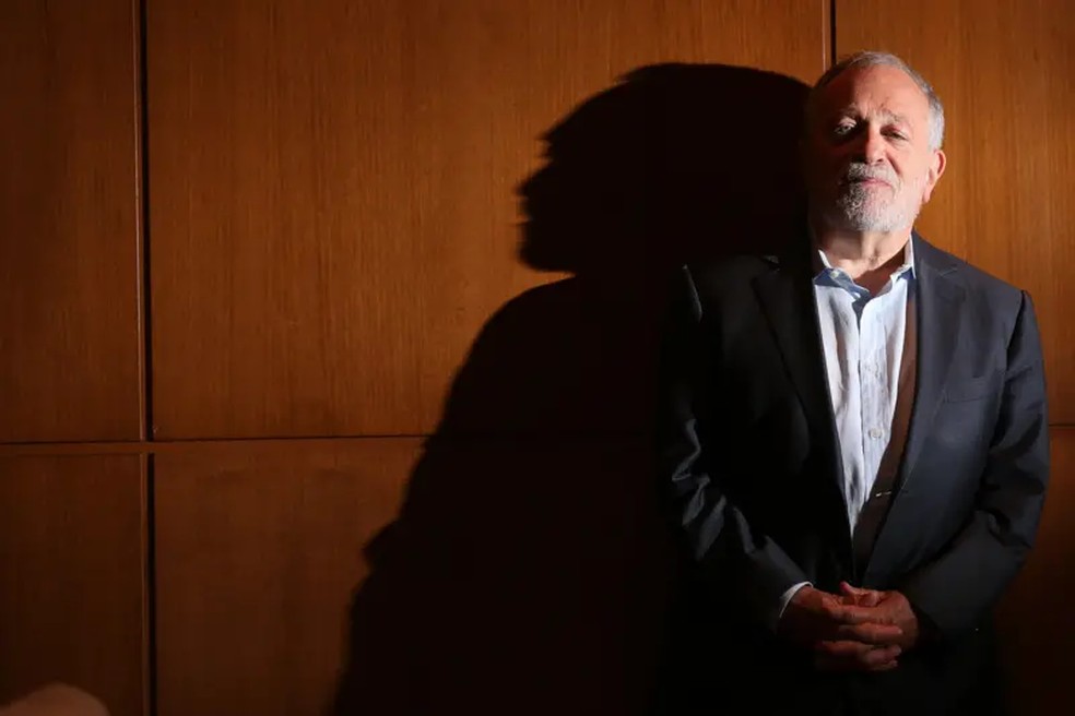 Para o economista Robert Reich, em Washington, 'o dinheiro flui' e 'se poderia dizer que os conflitos de interesses [hoje] são maiores do que nunca' — Foto: Getty Images via BBC