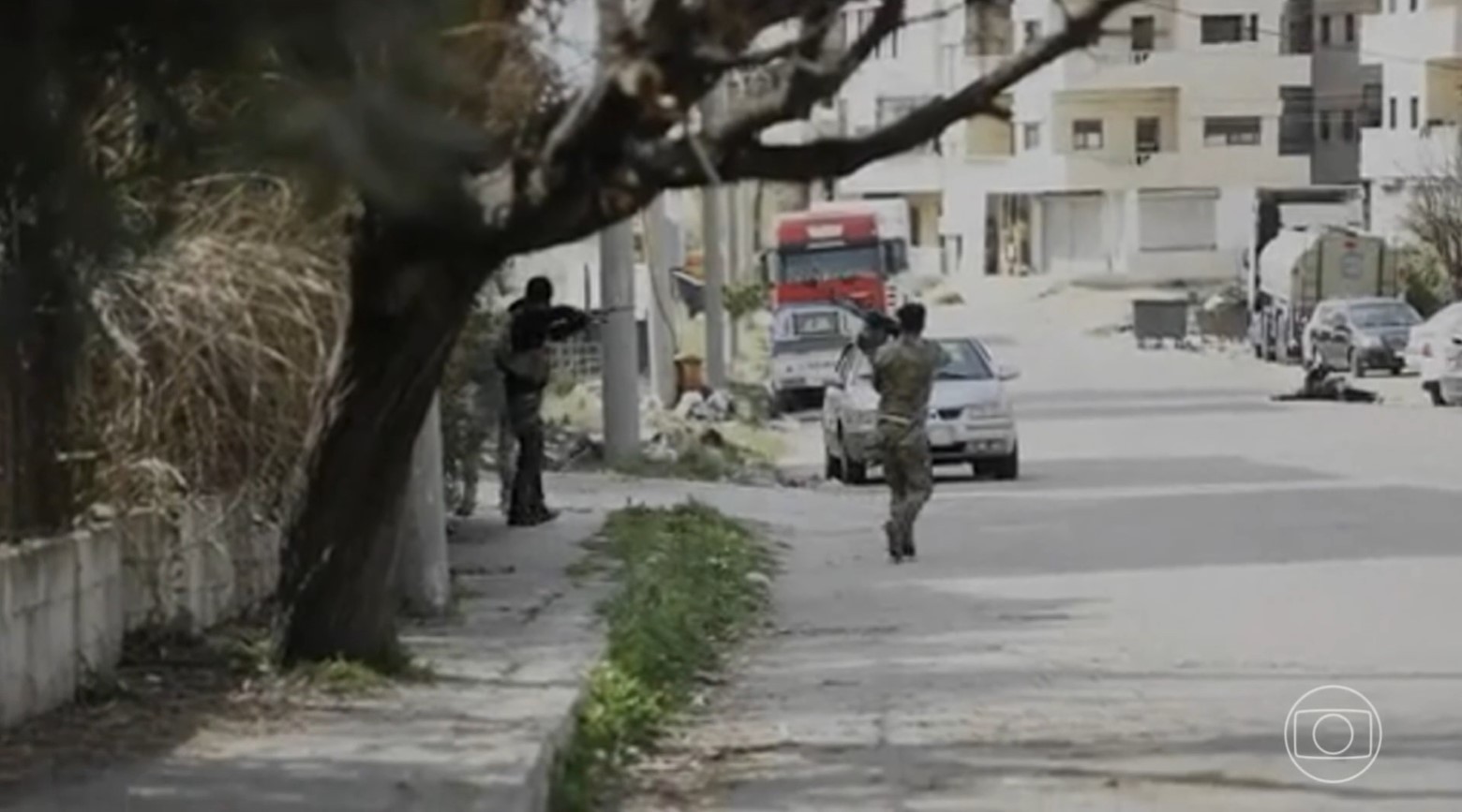 Organizações denunciam massacre de civis em região ligada a ex-ditador da Síria; presidente pede paz