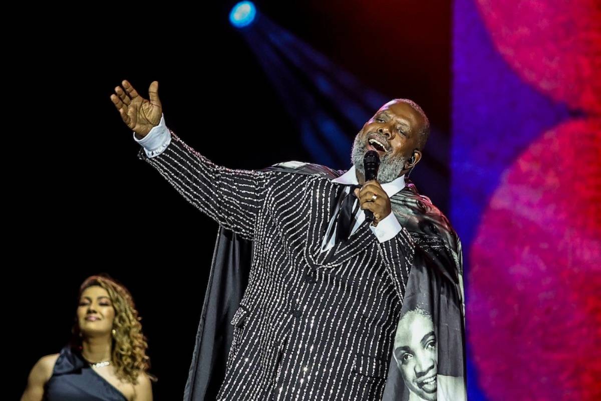 Péricles mostra por que é o 'Rei da Voz' em show sem pagode e com ...
