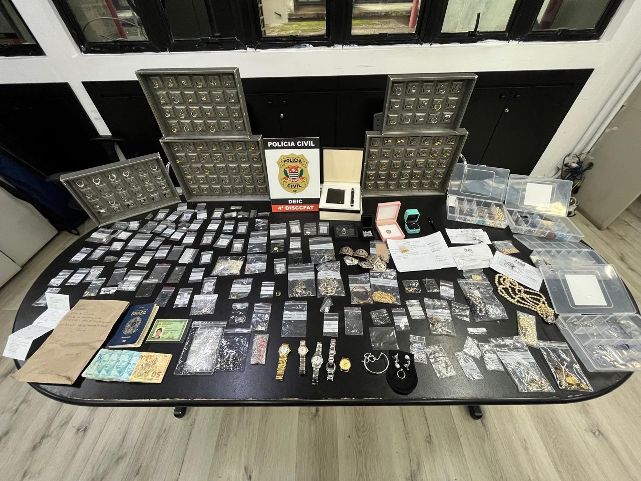 Polícia cumpre 4 mandados em ação contra crimes de patrimônio e roubos  de casas em Piracicaba