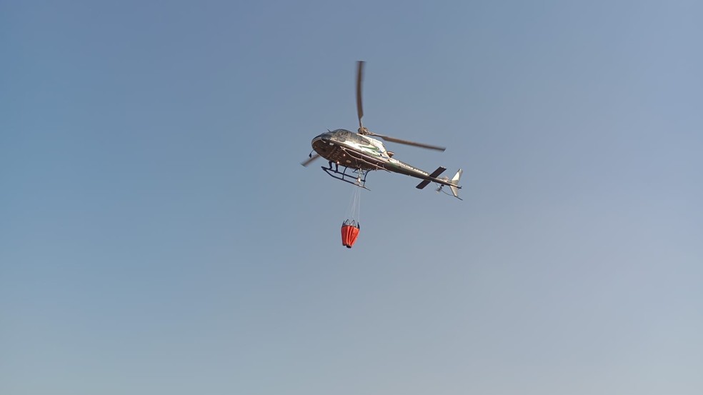 Helicóptero utilizado no combate aos incêndios no Pantanal — Foto: CGPA/Divulgação