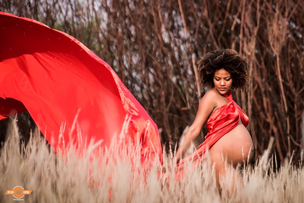 Fotógrafo faz ensaio de Barbie grávida e encanta a internet