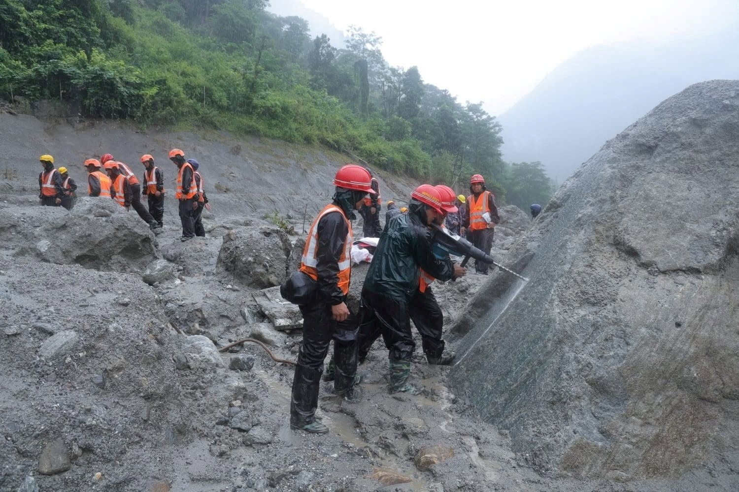 Enchente no Nepal: deslizamento deixa desaparecidos e gera alerta | G1