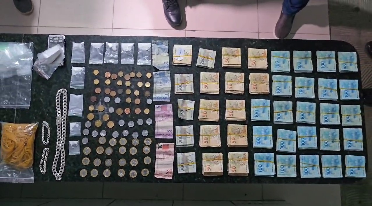 Homem é preso com mais de R$ 39 mil e drogas em Caruaru