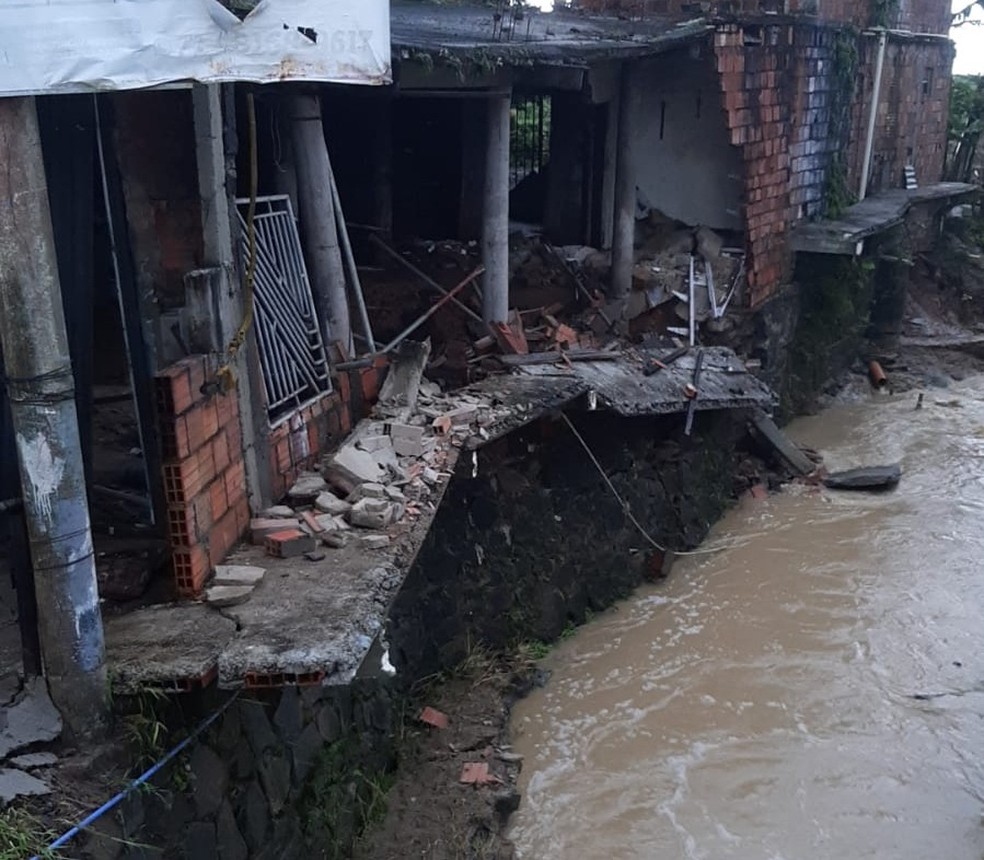 Chuva alaga imóveis, provoca rachaduras e deixa famílias em alerta em São Francisco do Conde — Foto: Redes Sociais