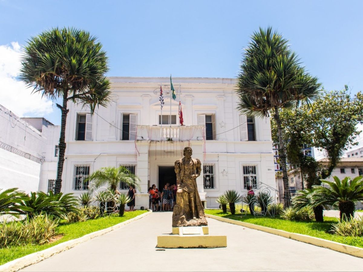 São Vicente abre concurso público para 59 vagas com salários de até R$ 6 mil 