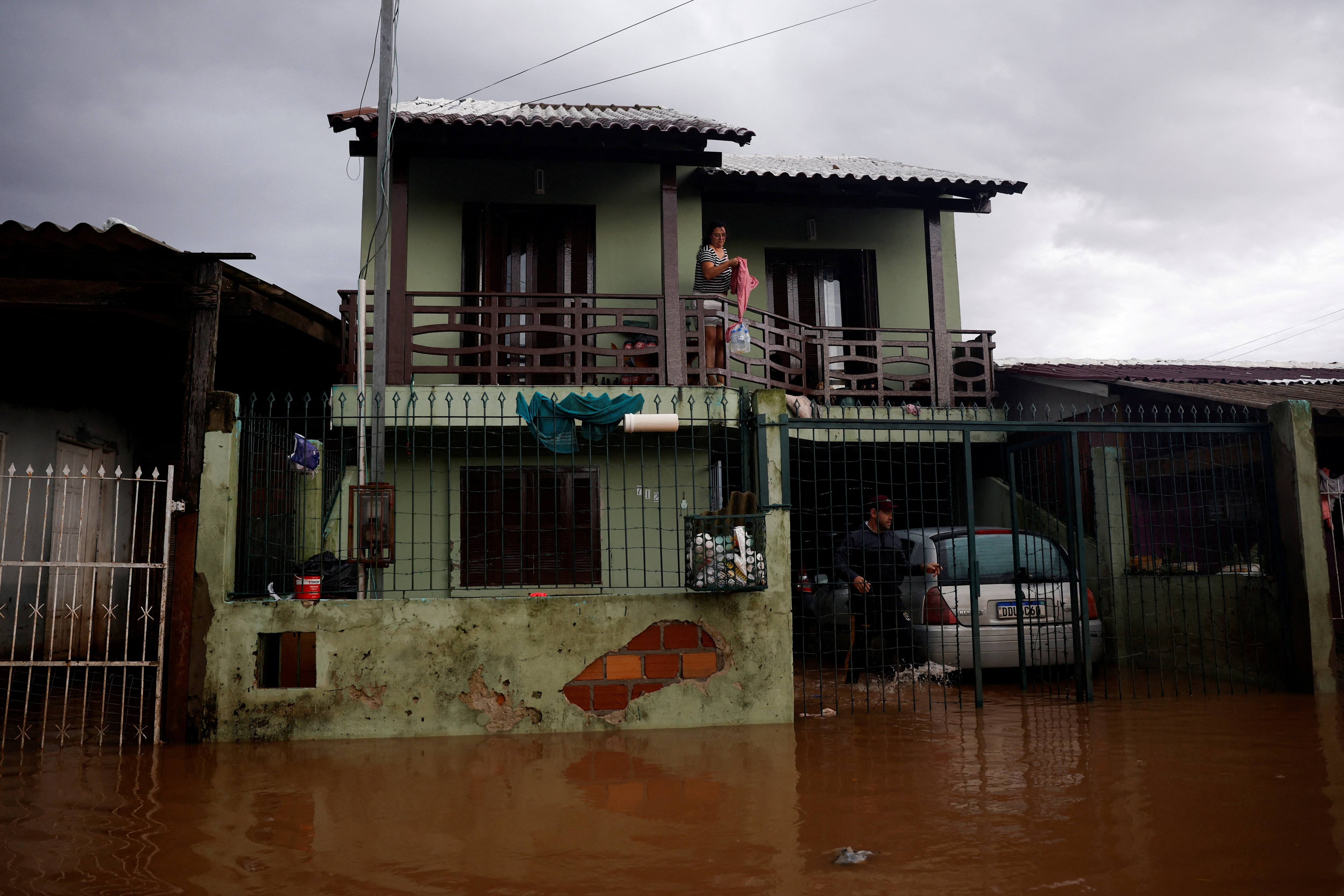 Moradores do RS convivem com o impasse das enchentes: 'cidade destruída', 'tragédia', 'trauma'