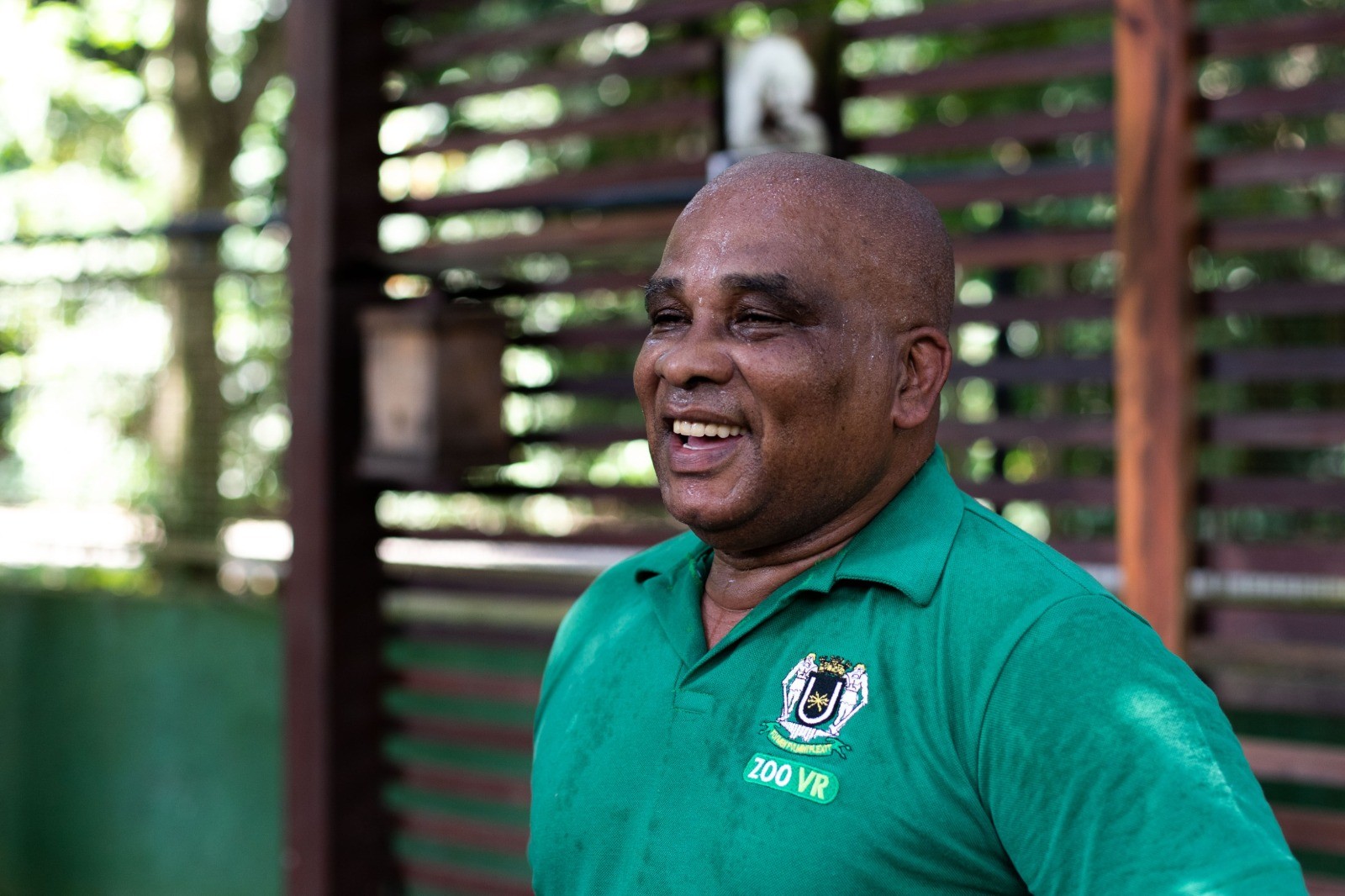 Tratador de 65 anos dedica cinco décadas aos animais do zoológico de Volta Redonda