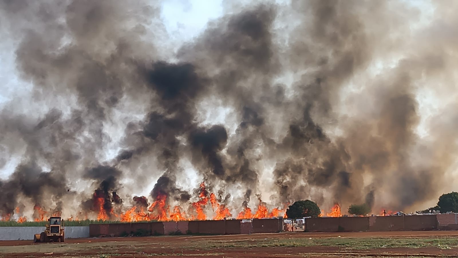 Incêndio em canavial afeta funcionamento de creche municipal em Igaraçu do Tietê